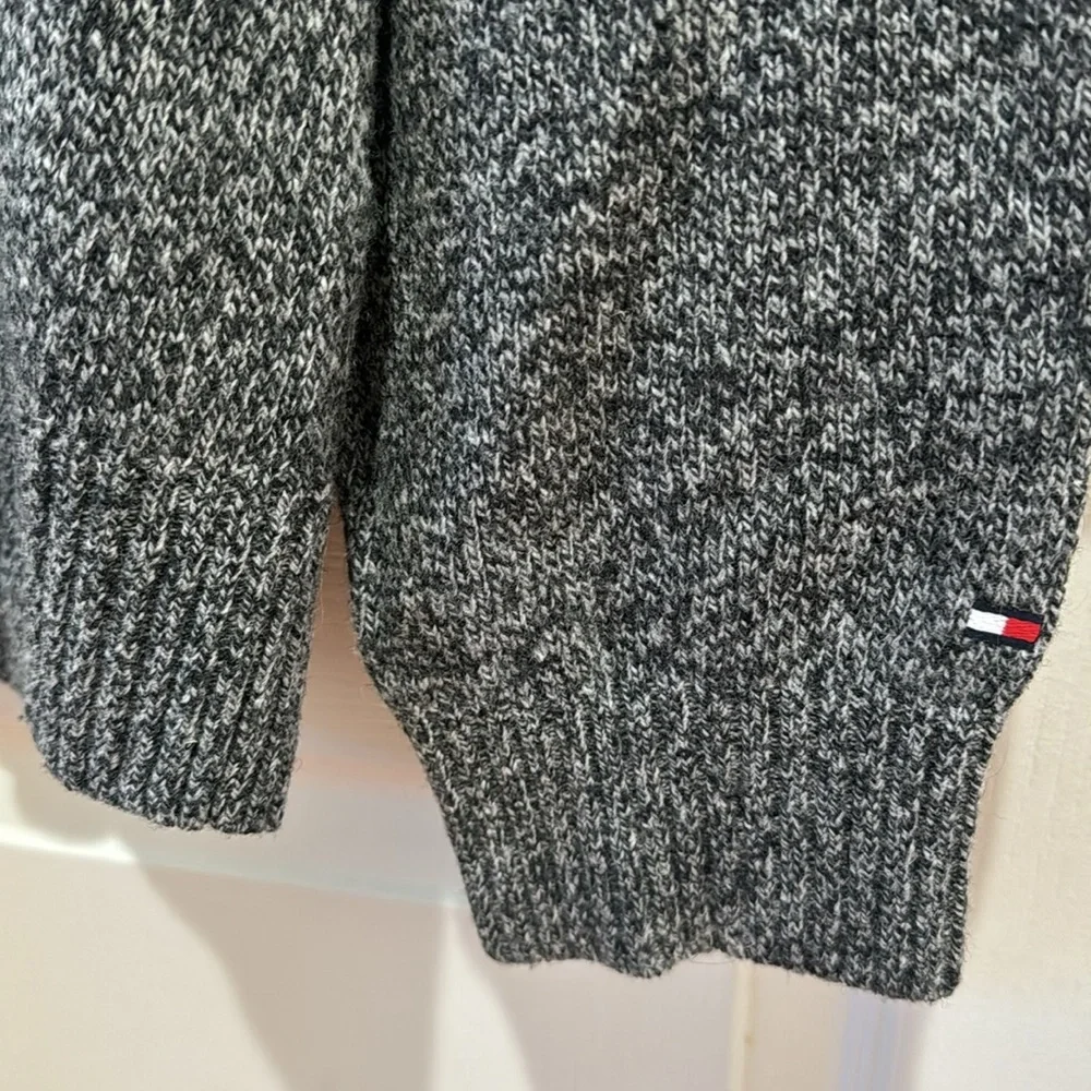 TOMMY HILFIGER V Neck Lambswool Sweater Gray Marled Burgundy Stripes L Large $70